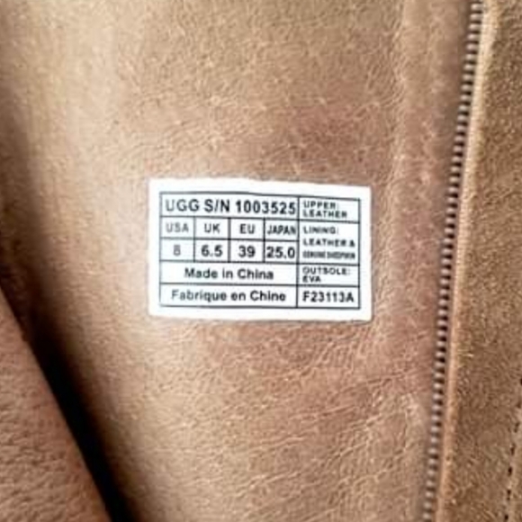 UGG Boots - Picture 4 of 4